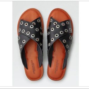 American Eagle black x band grommet sandals